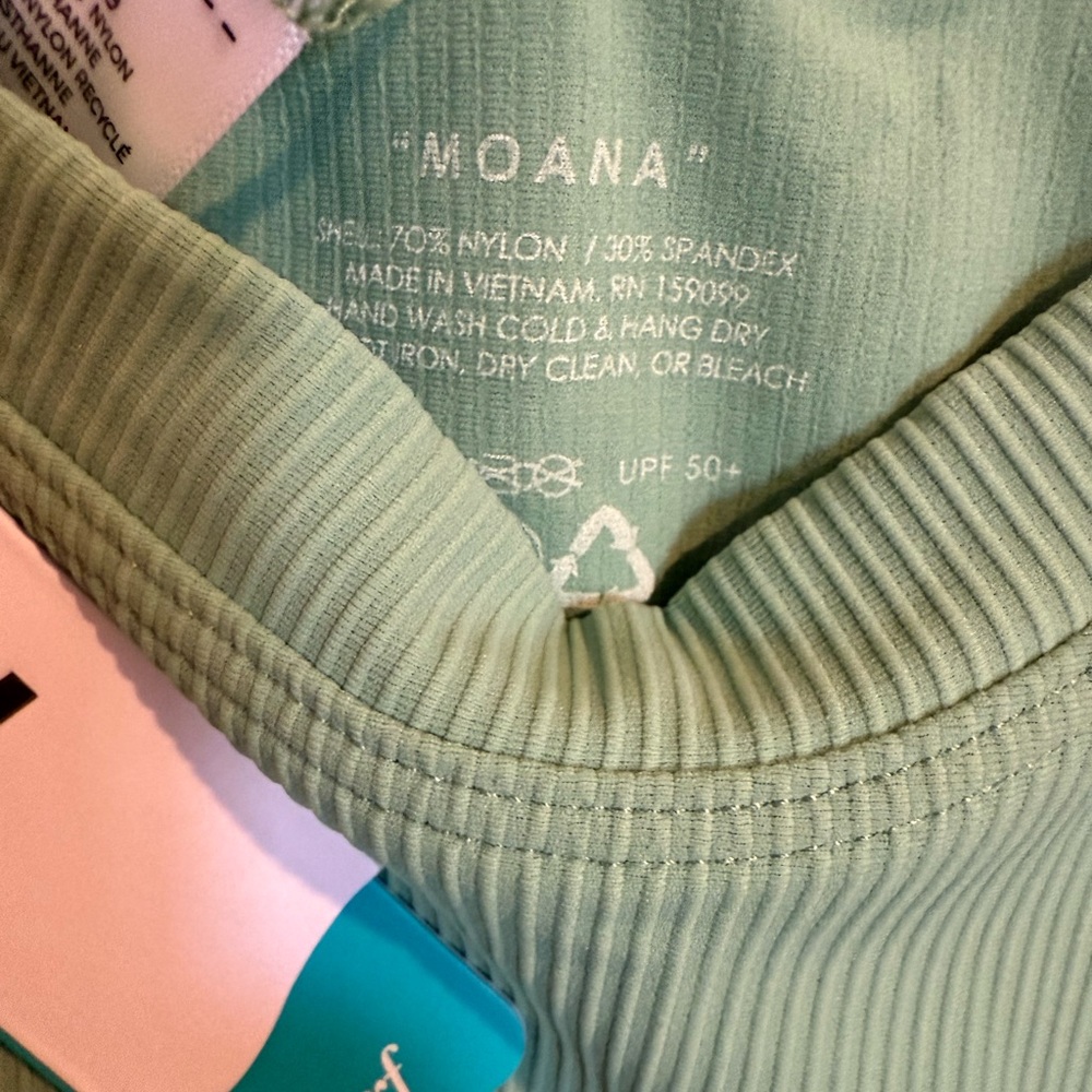 New Medium Jolyn Moana Rash Guard - Picture 4 of 6